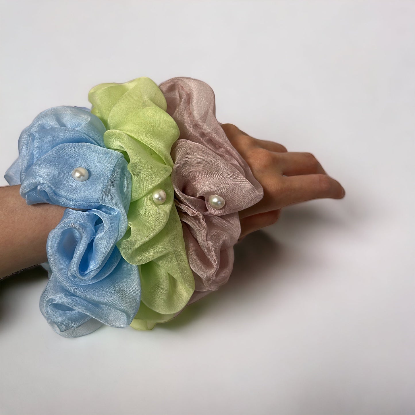 Dream Pearl Scrunchie